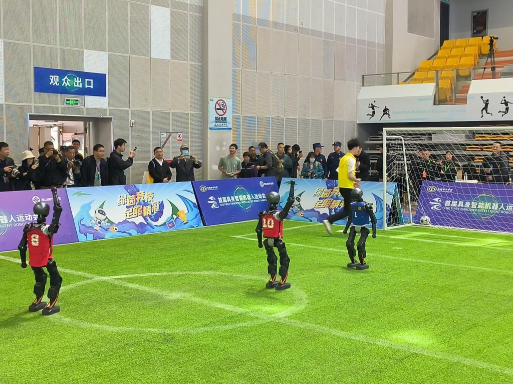 欧冠改制首年，曼城卫冕失败